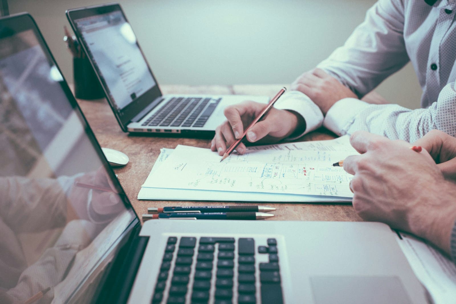 Equipe revisa planos e regras de trabalho — Radar do Empresário, edição 002
